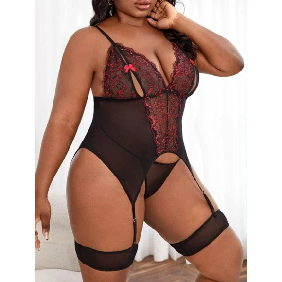 16 Plus (2X) Contrast Lace Mesh Garter Bustier Set - Picture 3 of 5